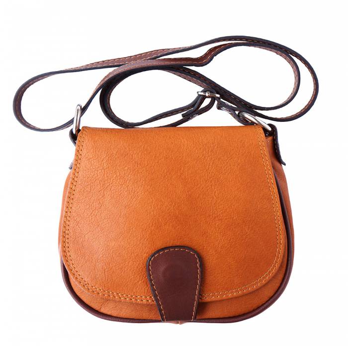 Bibiana is the shoulder bag with rounded shapes.